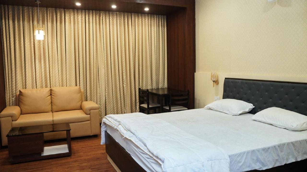 Malayalee Club Hotel เชนไน ภายนอก รูปภาพ