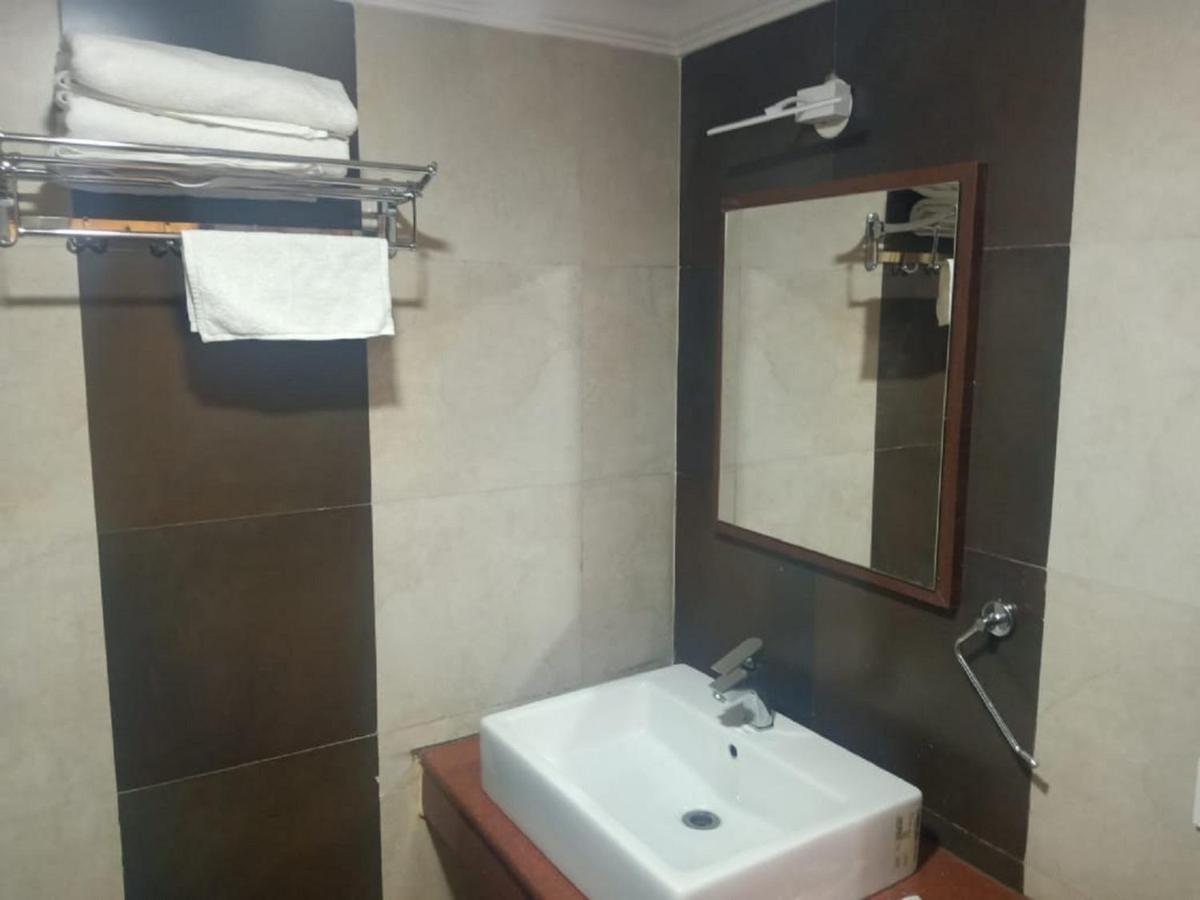 Malayalee Club Hotel เชนไน ภายนอก รูปภาพ